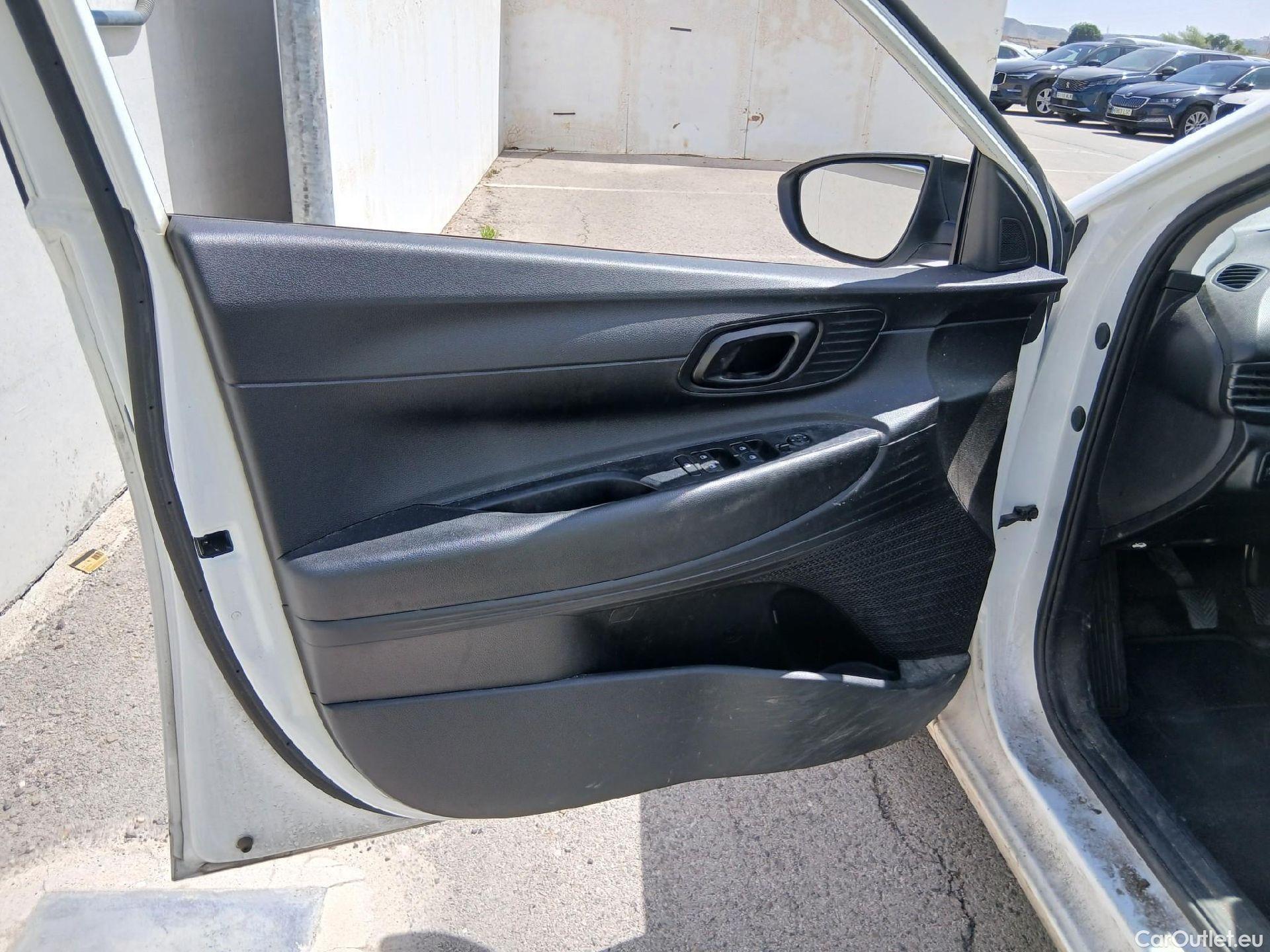  Hyundai  i20 HYUNDAI  / 2020 / 5P / berlina con portón 1.0 TGDI 74kW (100CV) 48V Essence #17