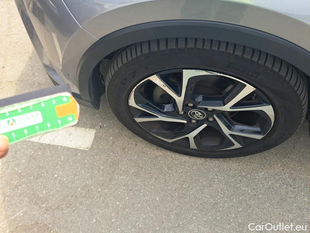  Toyota  C-HR TOYOTA  / 2016 / 5P / todoterreno 1.8 125H Advance (CX) #1
