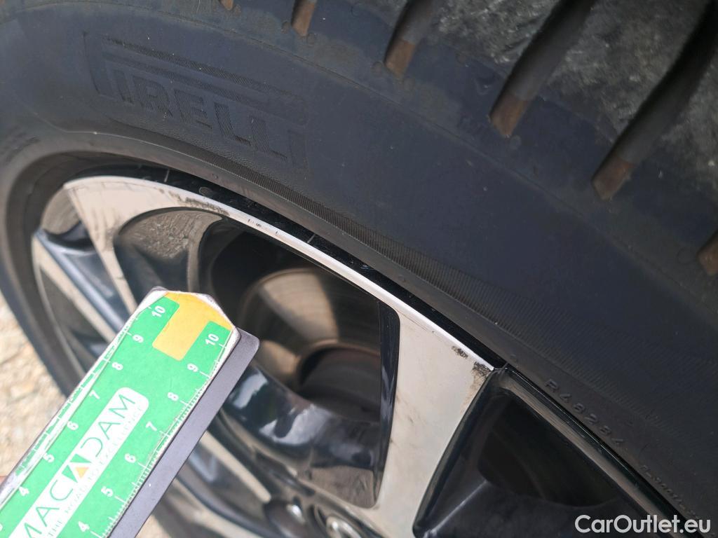  Toyota  C-HR TOYOTA  / 2016 / 5P / todoterreno 1.8 125H Advance (CX) #4