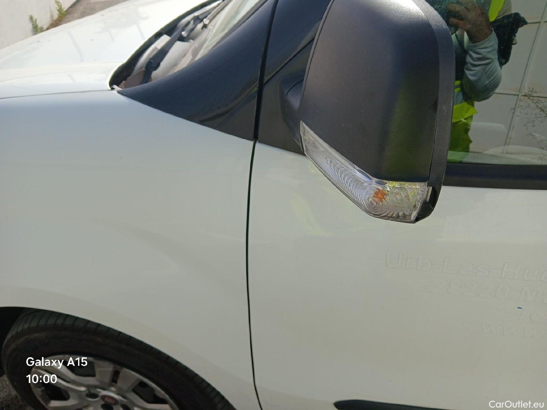  Fiat  Doblo FIAT Doblò Cargo/2015/4P/furgón derivado de turismo Cargo SX 1.3 Mjet 70 kW (95 CV) #28