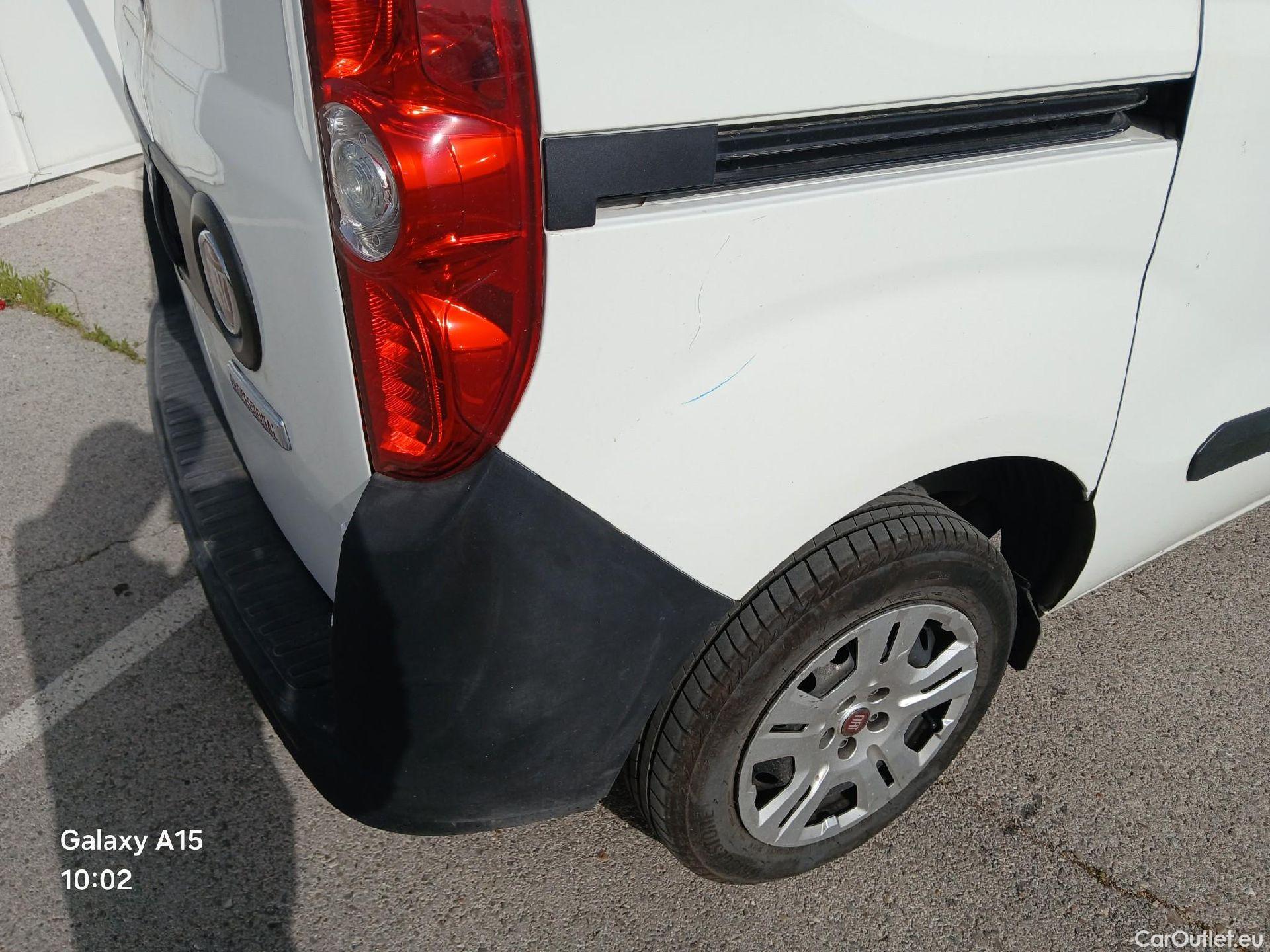  Fiat  Doblo FIAT Doblò Cargo/2015/4P/furgón derivado de turismo Cargo SX 1.3 Mjet 70 kW (95 CV) #33