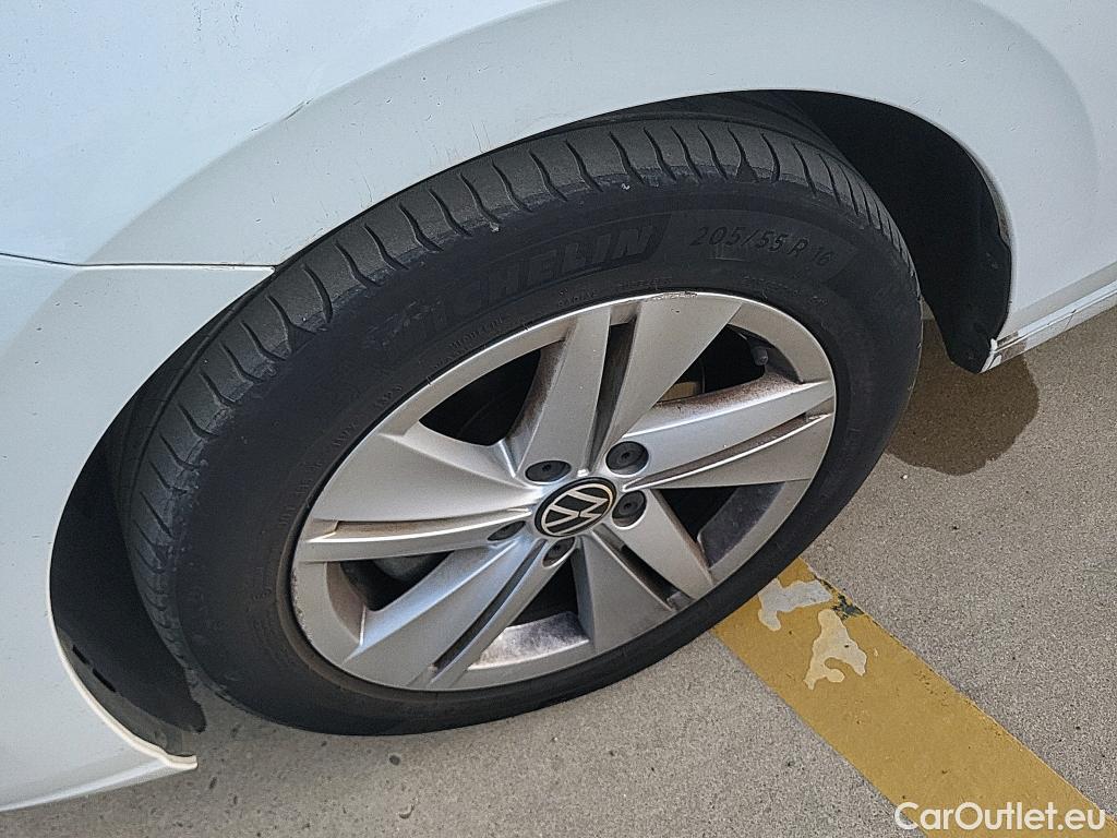  Volkswagen  Golf  VOLKSWAGEN / 2020 / 5P / berlina con portón Life 2.0 TDI 85kW (115CV) DSG #14