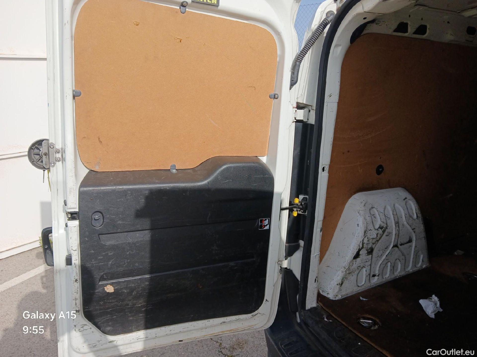  Fiat  Doblo FIAT Doblò Cargo/2015/4P/furgón derivado de turismo Cargo SX 1.3 Mjet 70 kW (95 CV) #14