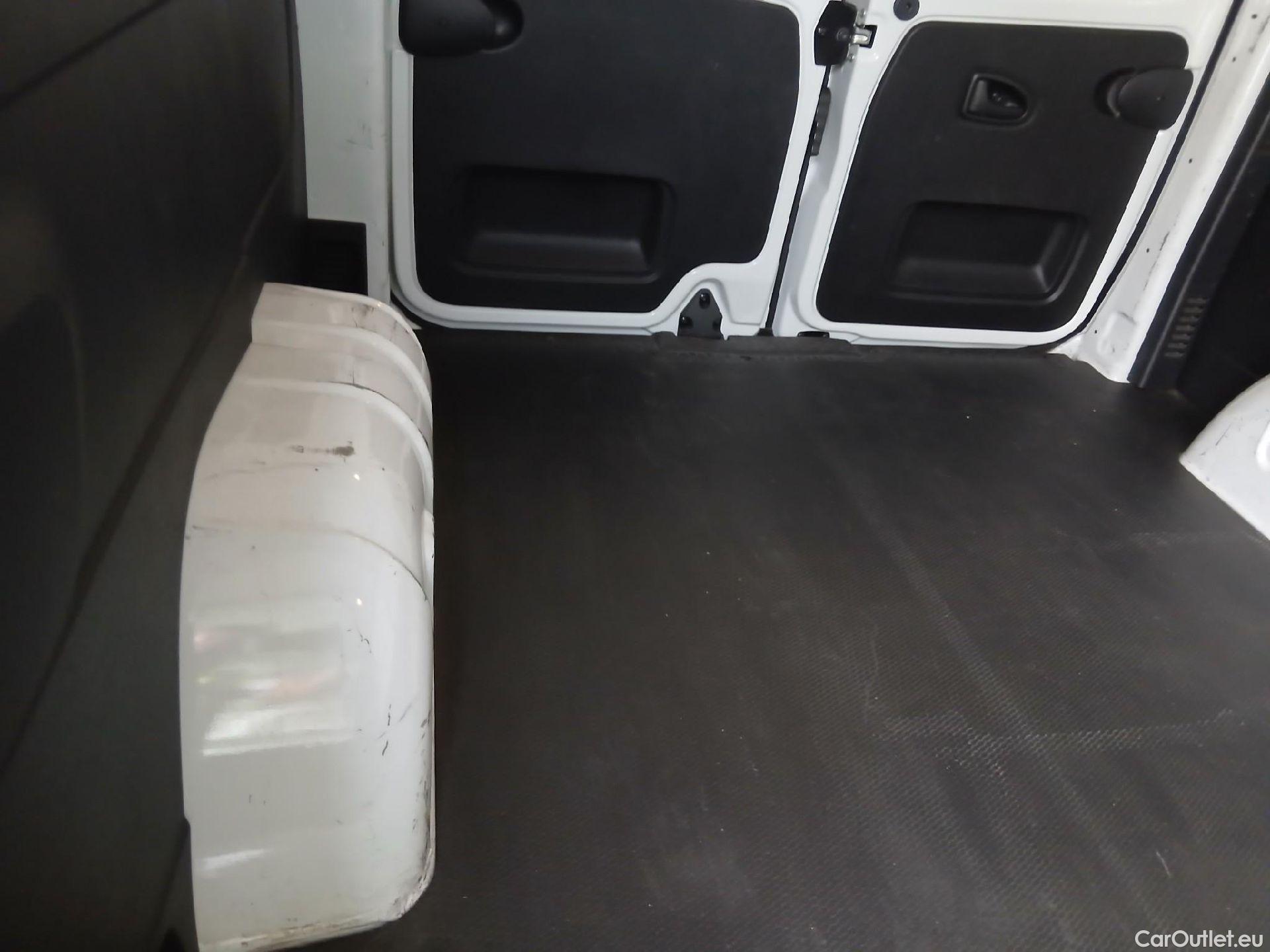  Opel  Vivaro OPEL  / 2014 / 4P / furgón 1.6CDTI 88kW (120CV) Expressio L2H1 2.9t (CX) #28