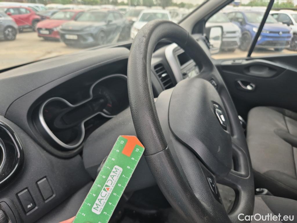  Renault  Trafic RENAULT  / 2019 / 4P / furgón Furgón 27 L1H1 Energy BluedCi 88 kW (AC) #46