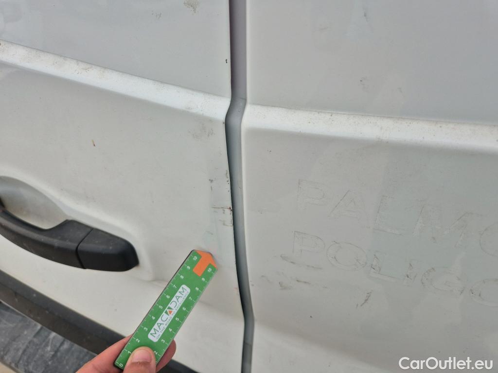  Renault  Trafic RENAULT  / 2019 / 4P / furgón Furgón 27 L1H1 Energy BluedCi 88 kW (AC) #16