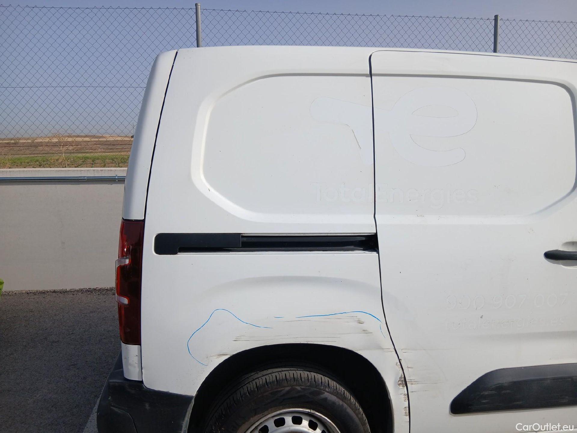  Peugeot  Partner PEUGEOT  / 2018 / 3P / furgón derivado de turismo Pro Standard 600kg BlueHDi 73kW (AC) #25