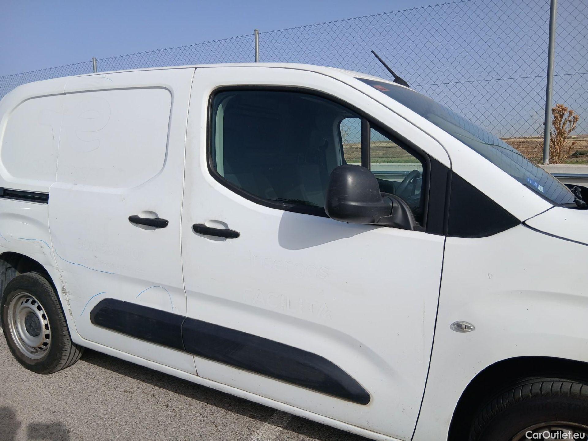  Peugeot  Partner PEUGEOT  / 2018 / 3P / furgón derivado de turismo Pro Standard 600kg BlueHDi 73kW (AC) #32