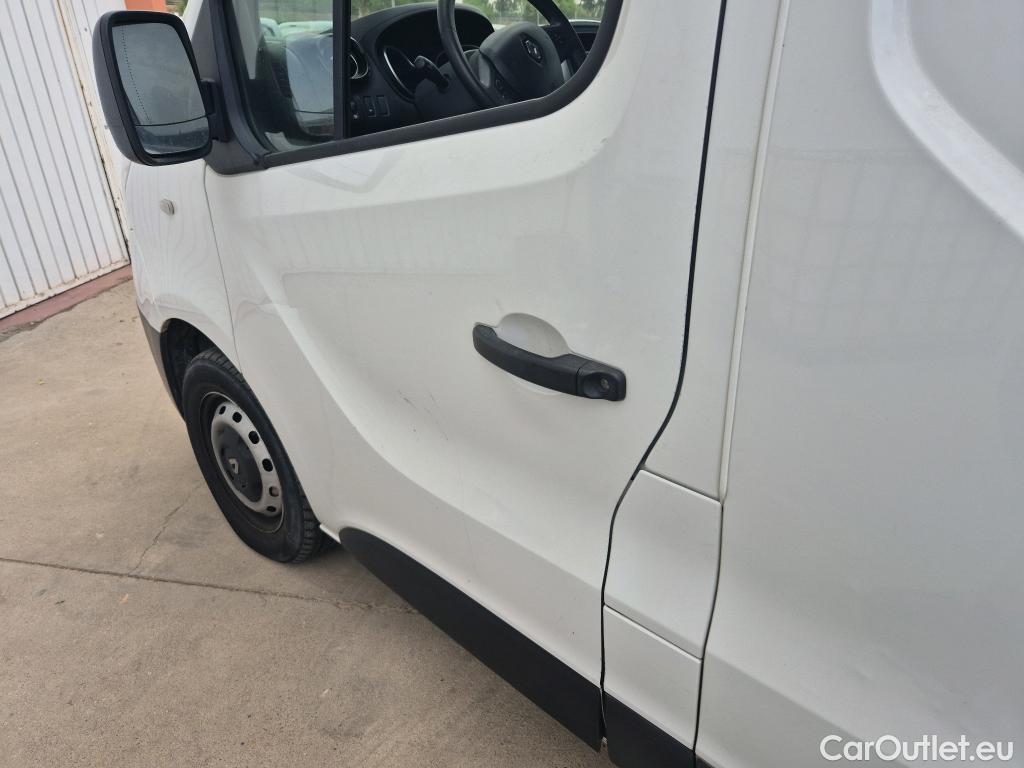 Renault  Trafic RENAULT  / 2019 / 4P / furgón Furgón 27 L1H1 Energy BluedCi 88 kW (AC) #31