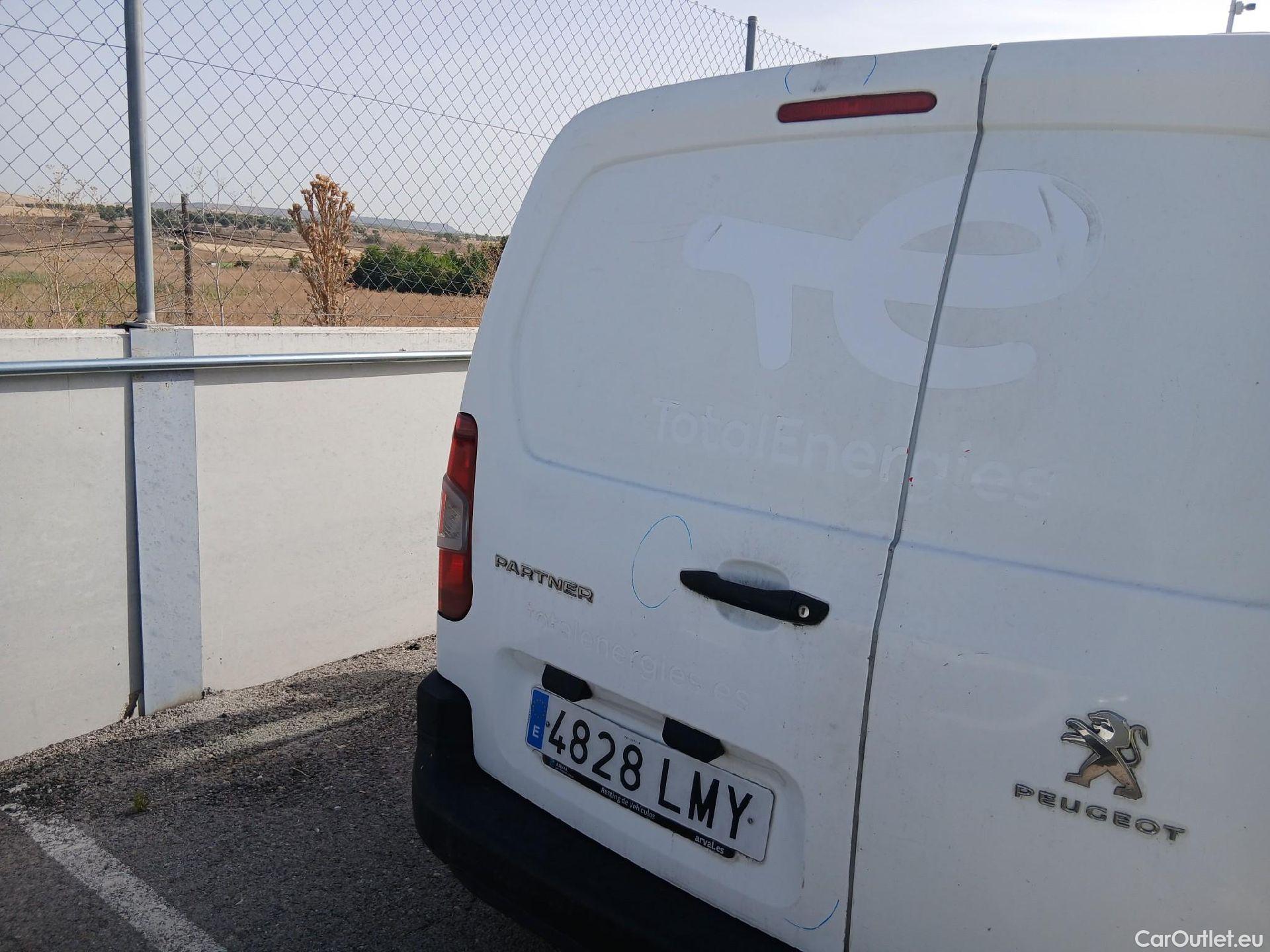  Peugeot  Partner PEUGEOT  / 2018 / 3P / furgón derivado de turismo Pro Standard 600kg BlueHDi 73kW (AC) #16