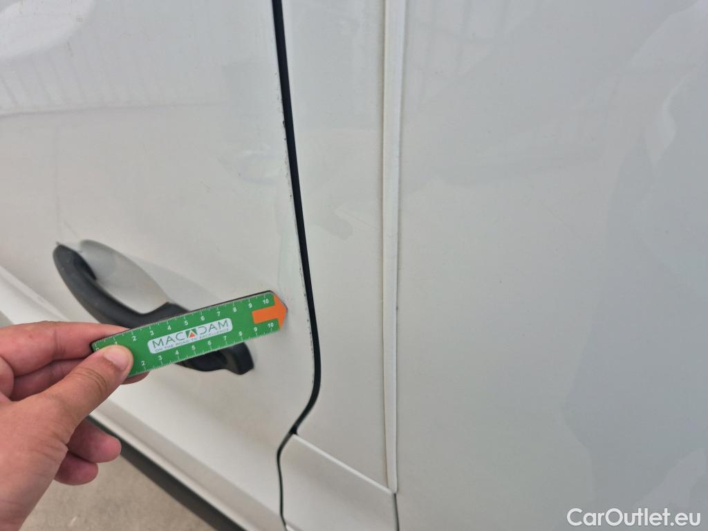  Renault  Trafic RENAULT  / 2019 / 4P / furgón Furgón 27 L1H1 Energy BluedCi 88 kW (AC) #32