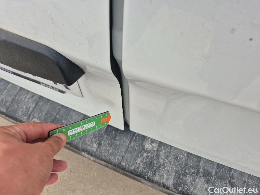  Renault  Trafic RENAULT  / 2019 / 4P / furgón Furgón 27 L1H1 Energy BluedCi 88 kW (AC) #17