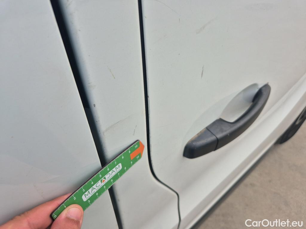  Renault  Trafic RENAULT  / 2019 / 4P / furgón Furgón 27 L1H1 Energy BluedCi 88 kW (AC) #52