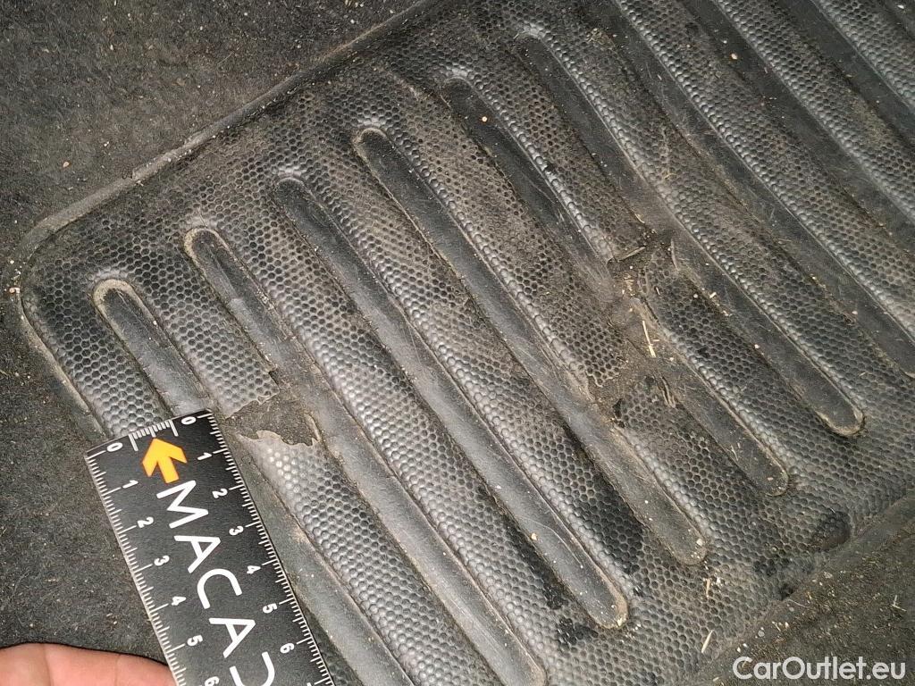  Citroen  C3  Max 1.2 PureTech 80CV BVM5 6E #9