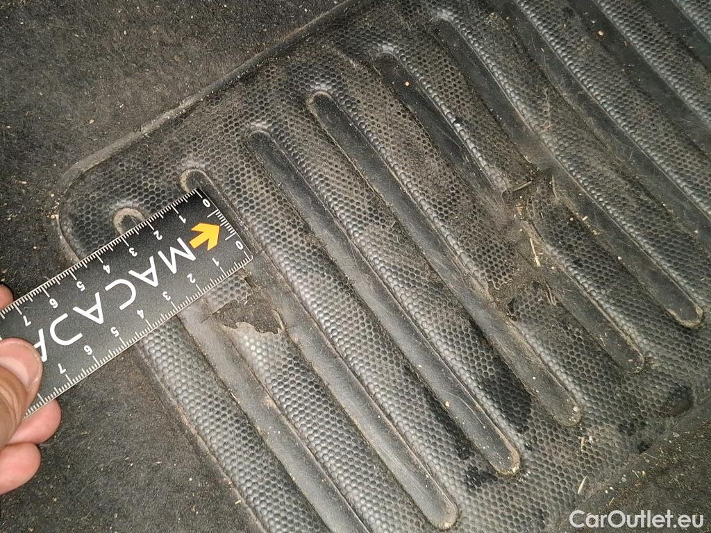  Citroen  C3  Max 1.2 PureTech 80CV BVM5 6E #8