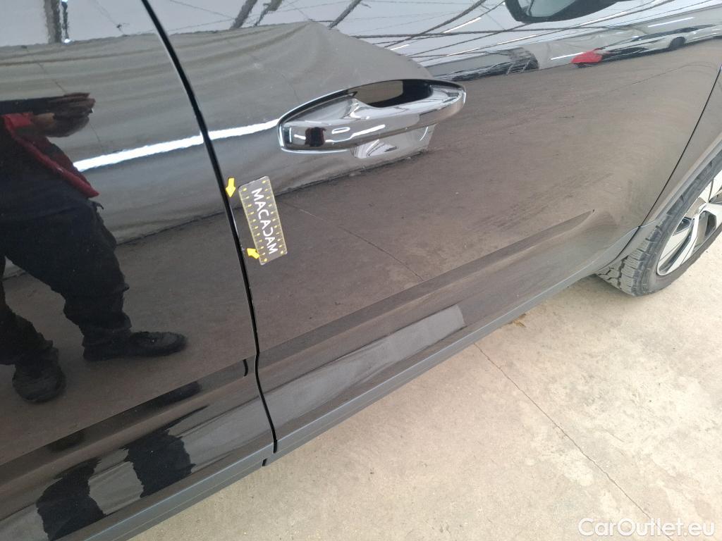 Volvo  XC 40 VOLVO XC40 / 2022 / 5P / SUV Recharge T4 211 DCT7 Start #35