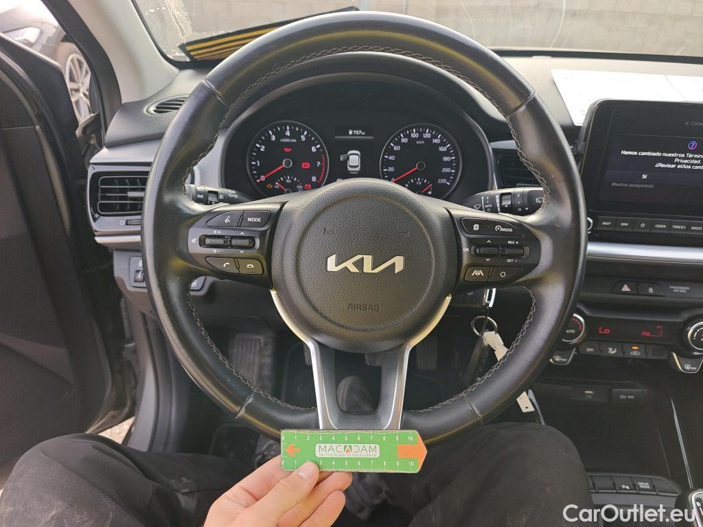  KIA  STONIC KIA  / 2017 / 5P / todoterreno 1.0 T-GDi 88kW (120CV) MHEV iMT Drive #12