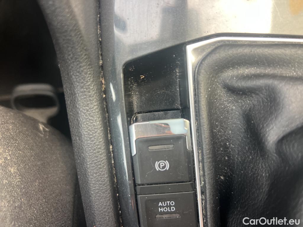  Volkswagen  Tiguan VOLKSWAGEN  / 2020 / 5P / todoterreno Life 2.0 TDI 110kW (150CV) DSG (AC2) #39