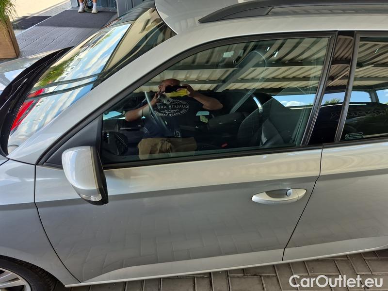  Skoda  Fabia  (PJ3) (2021) Com.1.0TSI 70 Ambition 5d #3