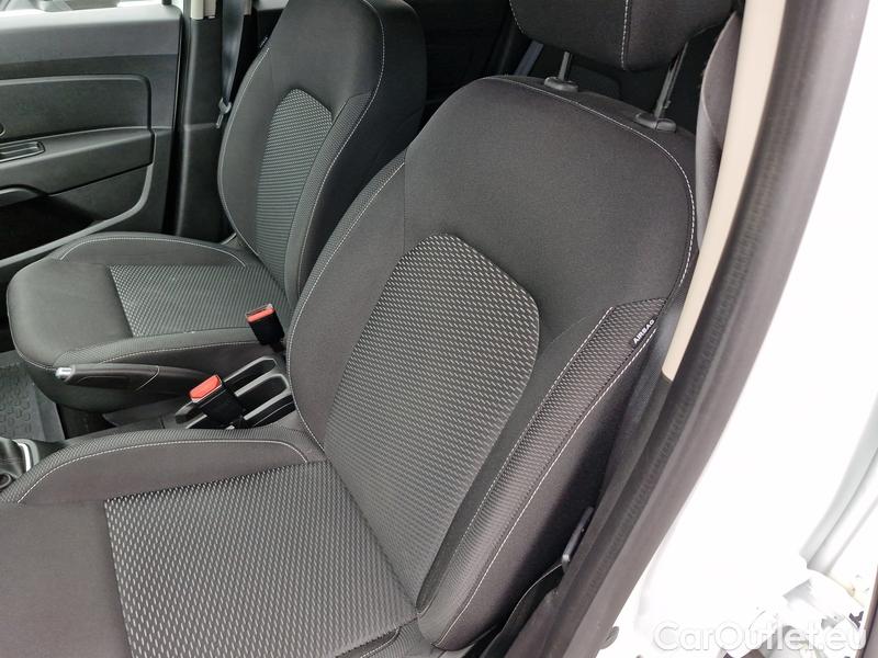 Dacia  Duster  II (01.2018->) Dus.1.5BdCi 115 Comfort 4x4 5d #12