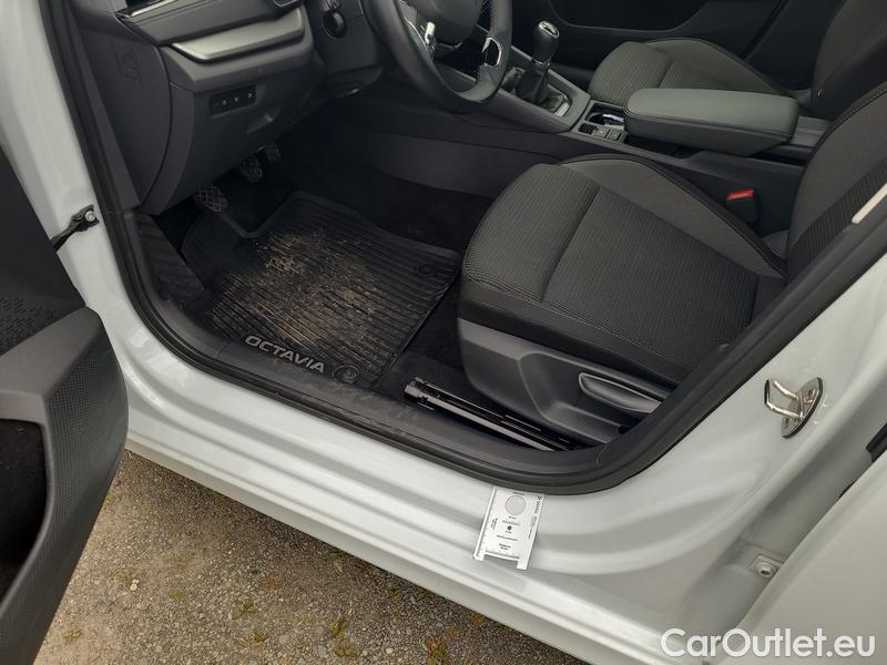  Skoda  Octavia  Combi (NX3)(2020) Oct.Combi 2.0TDI 85 Ambition #4