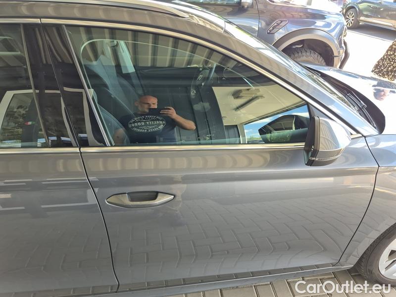  Skoda  Octavia  Lim. (NX3)(2020) Oct.Combi 2.0TDI 110 Style AT #18