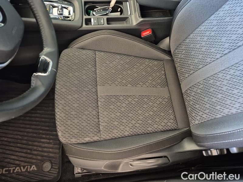  Skoda  Octavia  Lim. (NX3)(2020) Oct.Combi 2.0TDI 110 Style AT #9