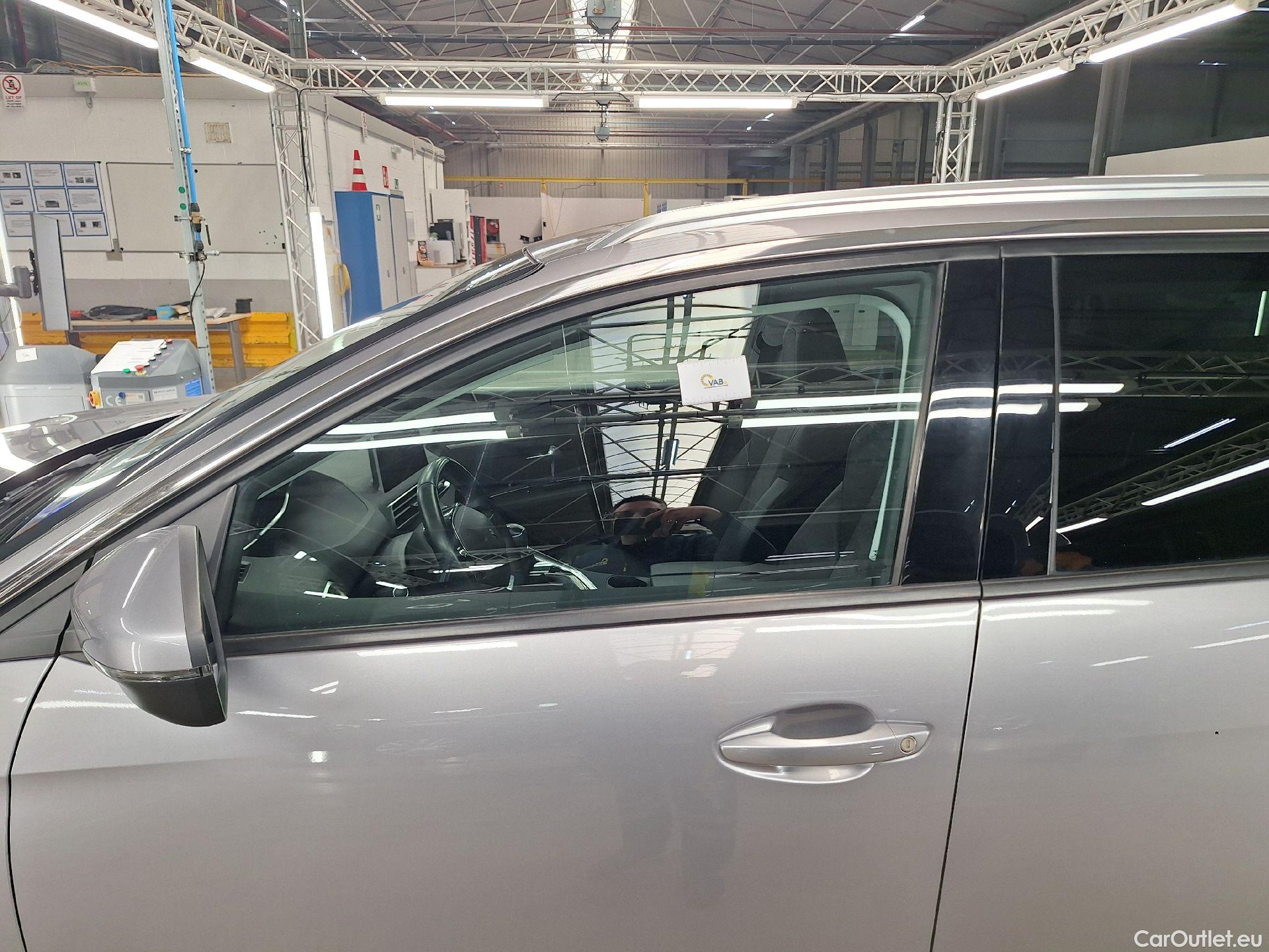  Peugeot  5008 Peugeot,  '16, Peugeot  1.5 BlueHDi 96kW S&S Allure 5d 7pl #58