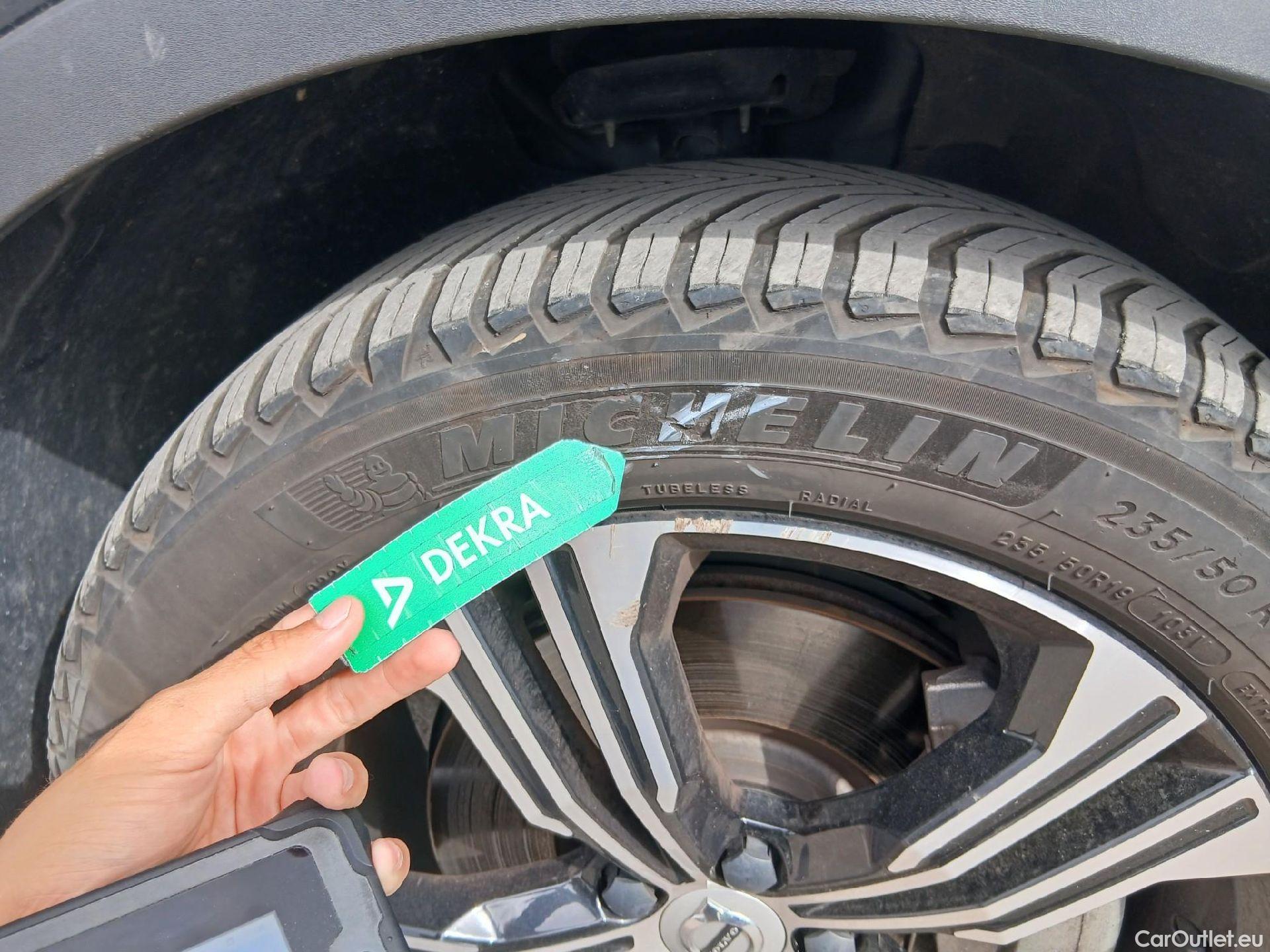  Volvo  XC 40 VOLVO XC40 / 2017 / 5P / todoterreno 1.5 T5 Twin Recharge Inscription Auto #29