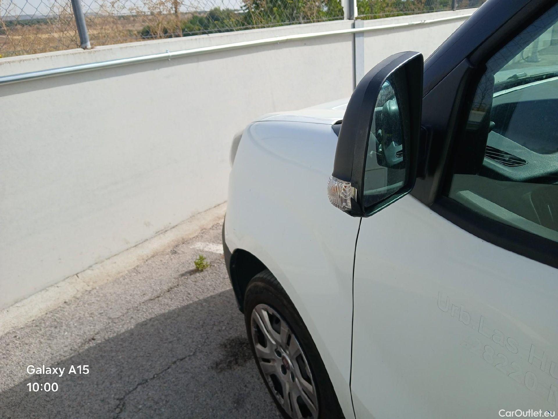  Fiat  Doblo FIAT Doblò Cargo/2015/4P/furgón derivado de turismo Cargo SX 1.3 Mjet 70 kW (95 CV) #25