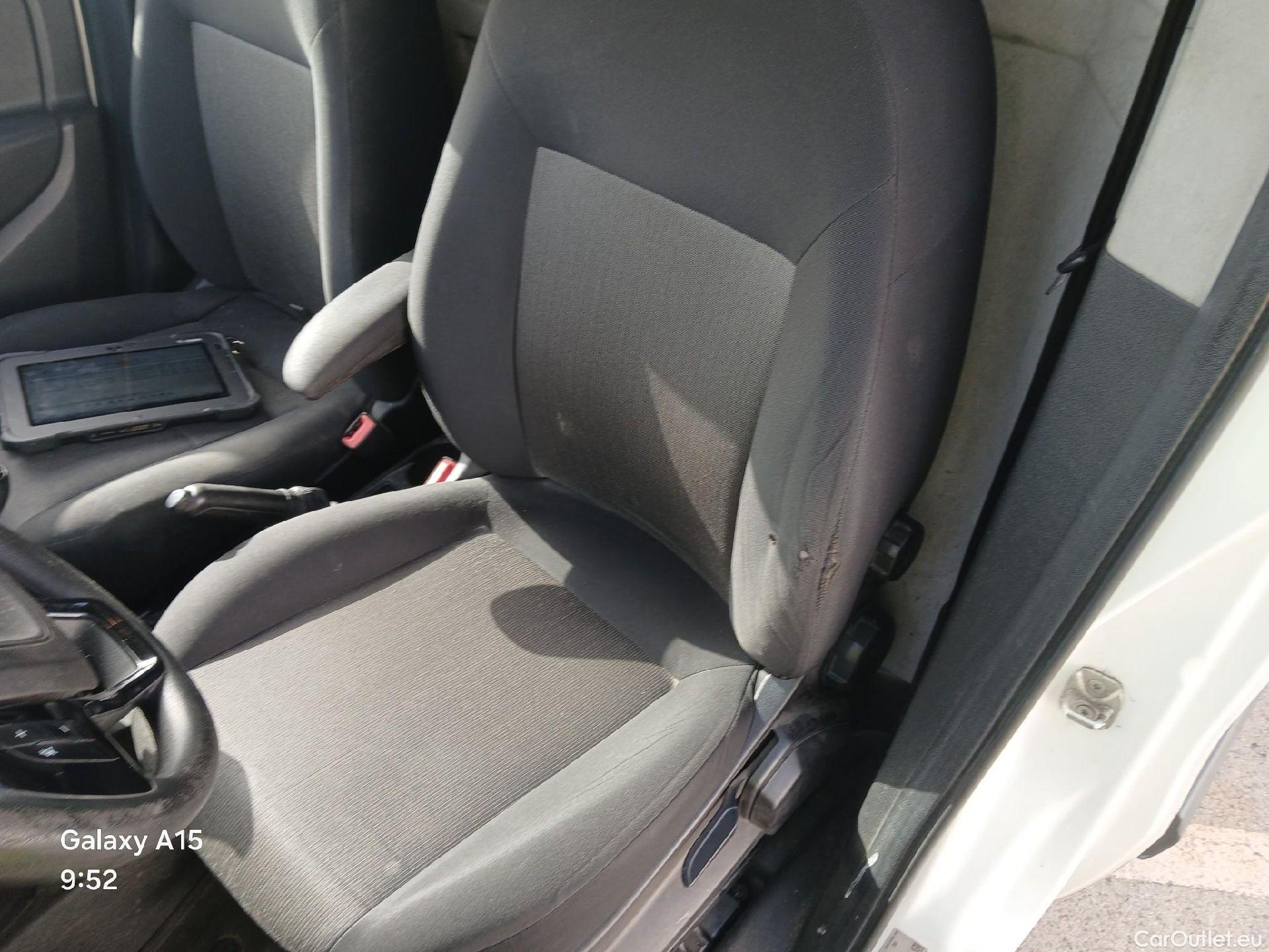  Fiat  Doblo FIAT Doblò Cargo/2015/4P/furgón derivado de turismo Cargo SX 1.3 Mjet 70 kW (95 CV) #6