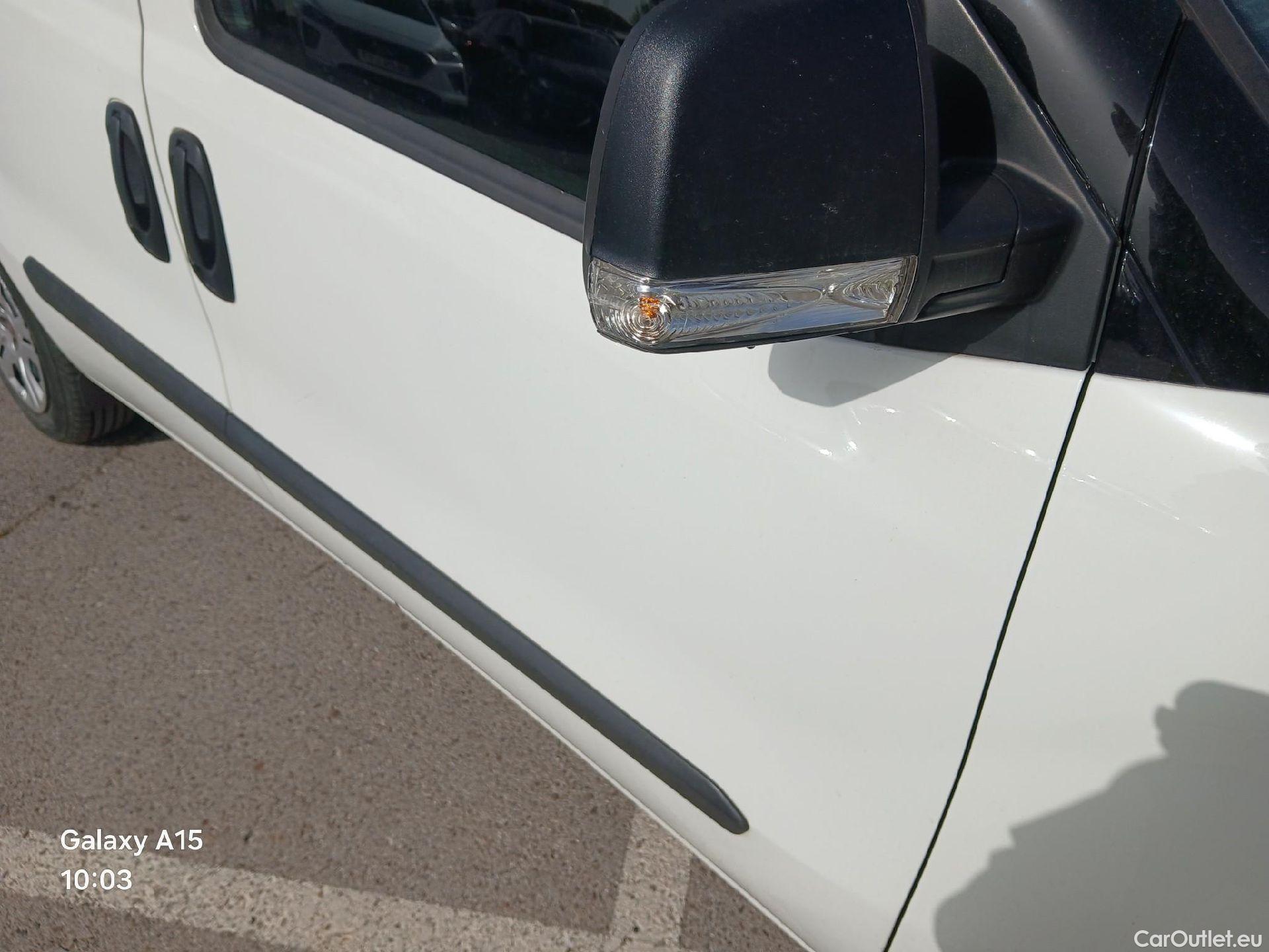  Fiat  Doblo FIAT Doblò Cargo/2015/4P/furgón derivado de turismo Cargo SX 1.3 Mjet 70 kW (95 CV) #36
