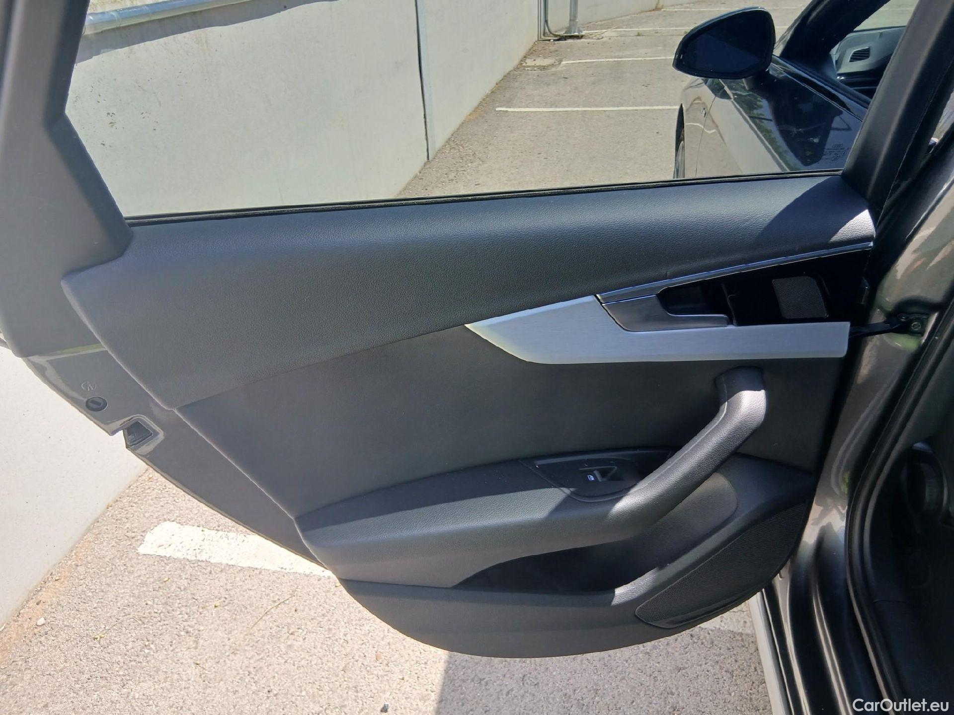  Audi  A4  Avant 30 TDI Black line edition Black Edition 2.0 TDI 135CV AT7 E6d #24