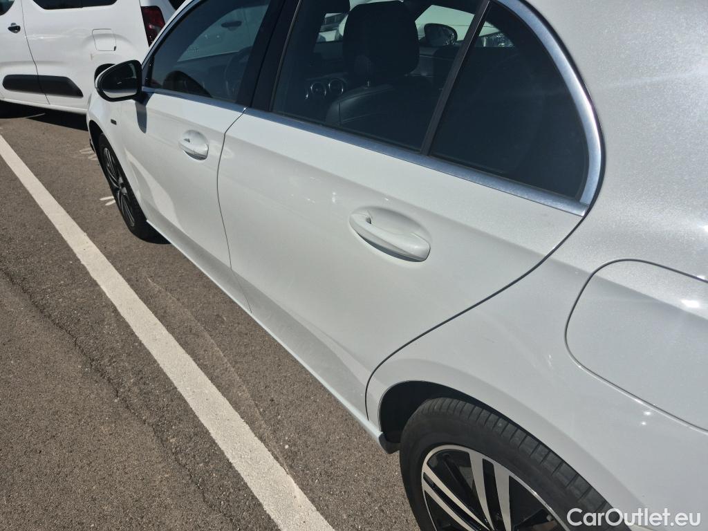  Mercedes  A-Klasse MERCEDES-BENZ Clase A / 2018 / 5P / berlina con portón A 250 e #11