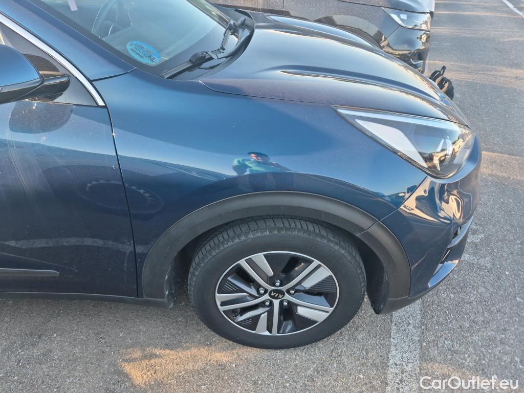  KIA  Niro KIA  / 2019 / 5P / crossover 1.6 GDi HEV 104kW (141CV) Drive #30