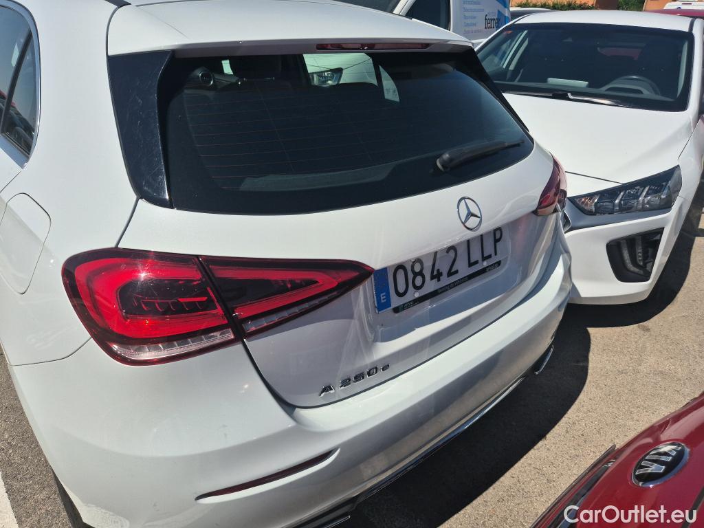  Mercedes  A-Klasse MERCEDES-BENZ Clase A / 2018 / 5P / berlina con portón A 250 e #15