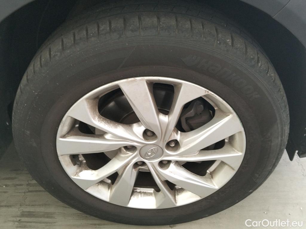 Hyundai  Tucson HYUNDAI  / 2018 / 5P / todoterreno  CRDI 1.6 116CV 48V 4X2 SLE SKY(SL)(SP) #8