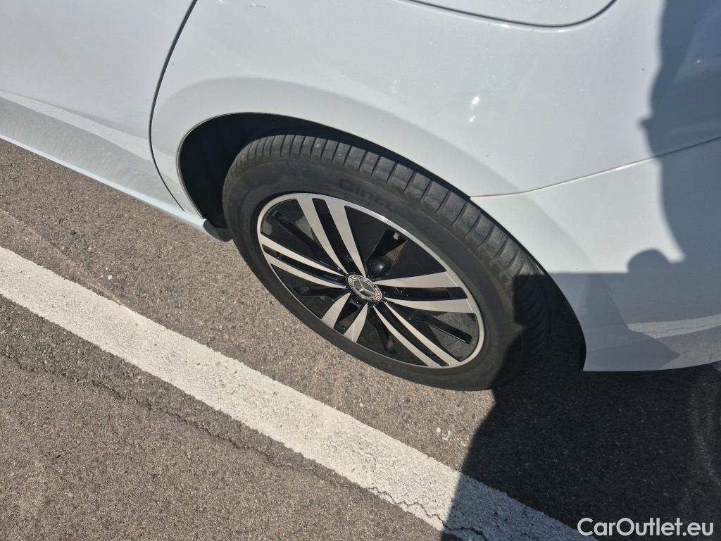  Mercedes  A-Klasse MERCEDES-BENZ Clase A / 2018 / 5P / berlina con portón A 250 e #1