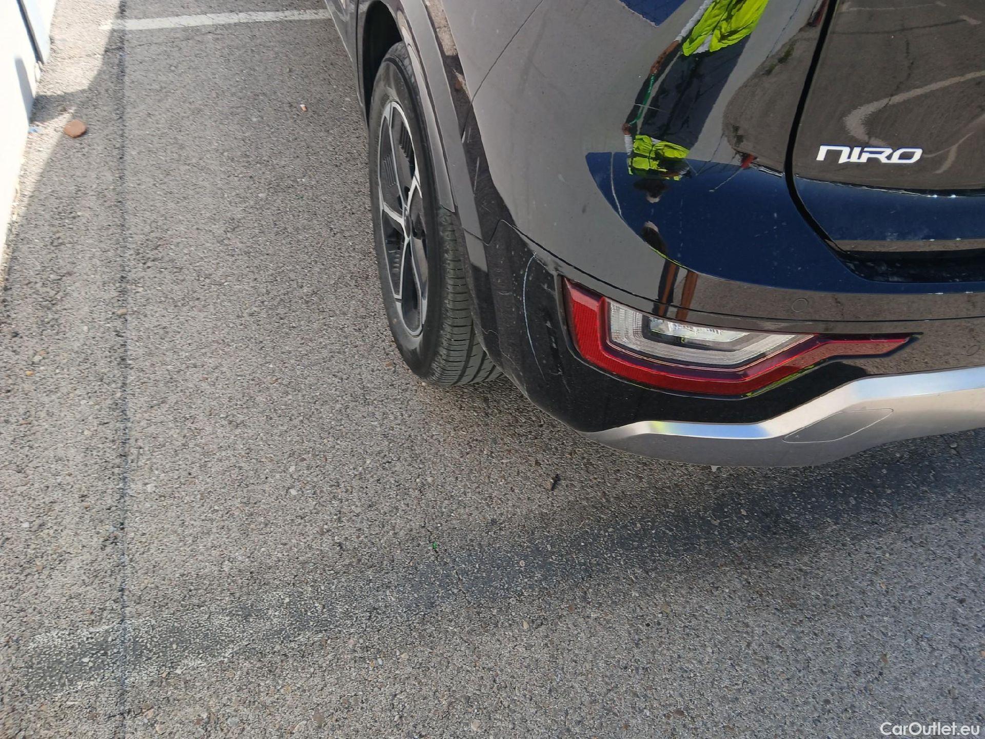  KIA  Niro KIA  / 2022 / 5P / crossover 1.6 GDi HEV 104kW (141CV) Drive #18