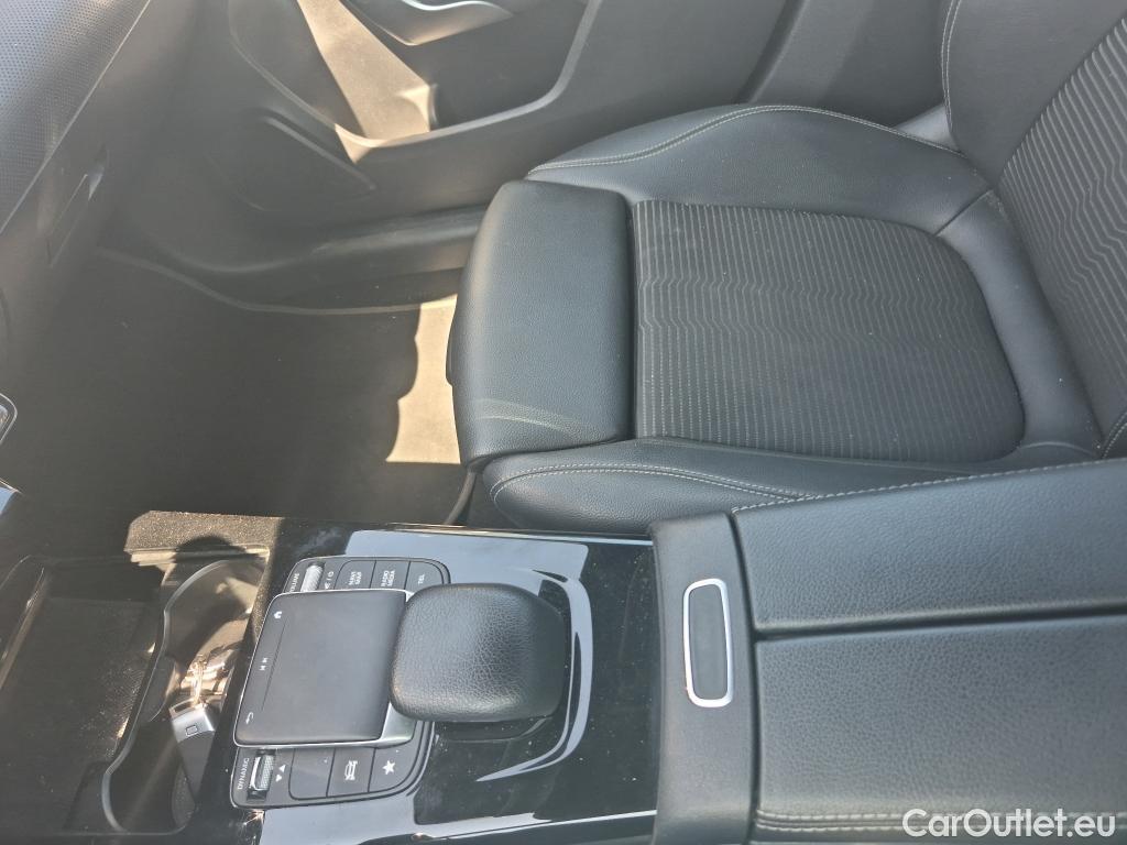  Mercedes  A-Klasse MERCEDES-BENZ Clase A / 2018 / 5P / berlina con portón A 250 e #10