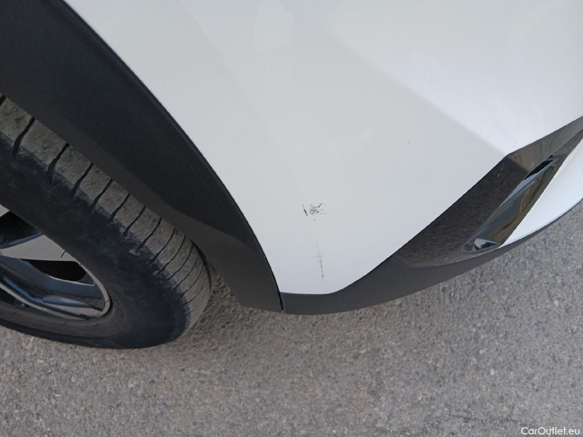  Peugeot  2008 PEUGEOT  / 2019 / 5P / todoterreno Allure Pack Puretech 130 S&S EAT8 (AC) #2
