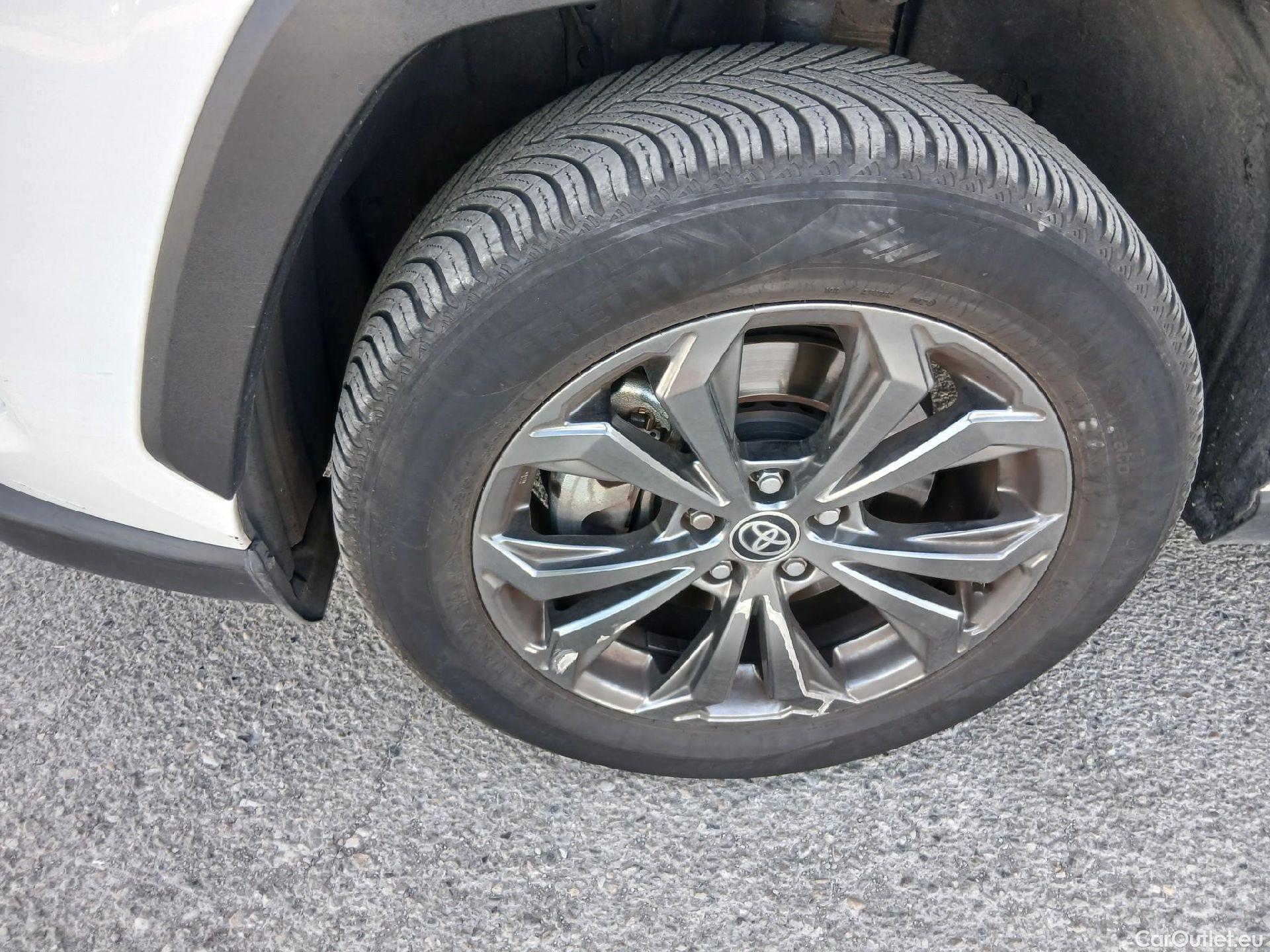  Toyota  RAV4 TOYOTA  / 2018 / 5P / todoterreno 2.5l 220H Advance #8