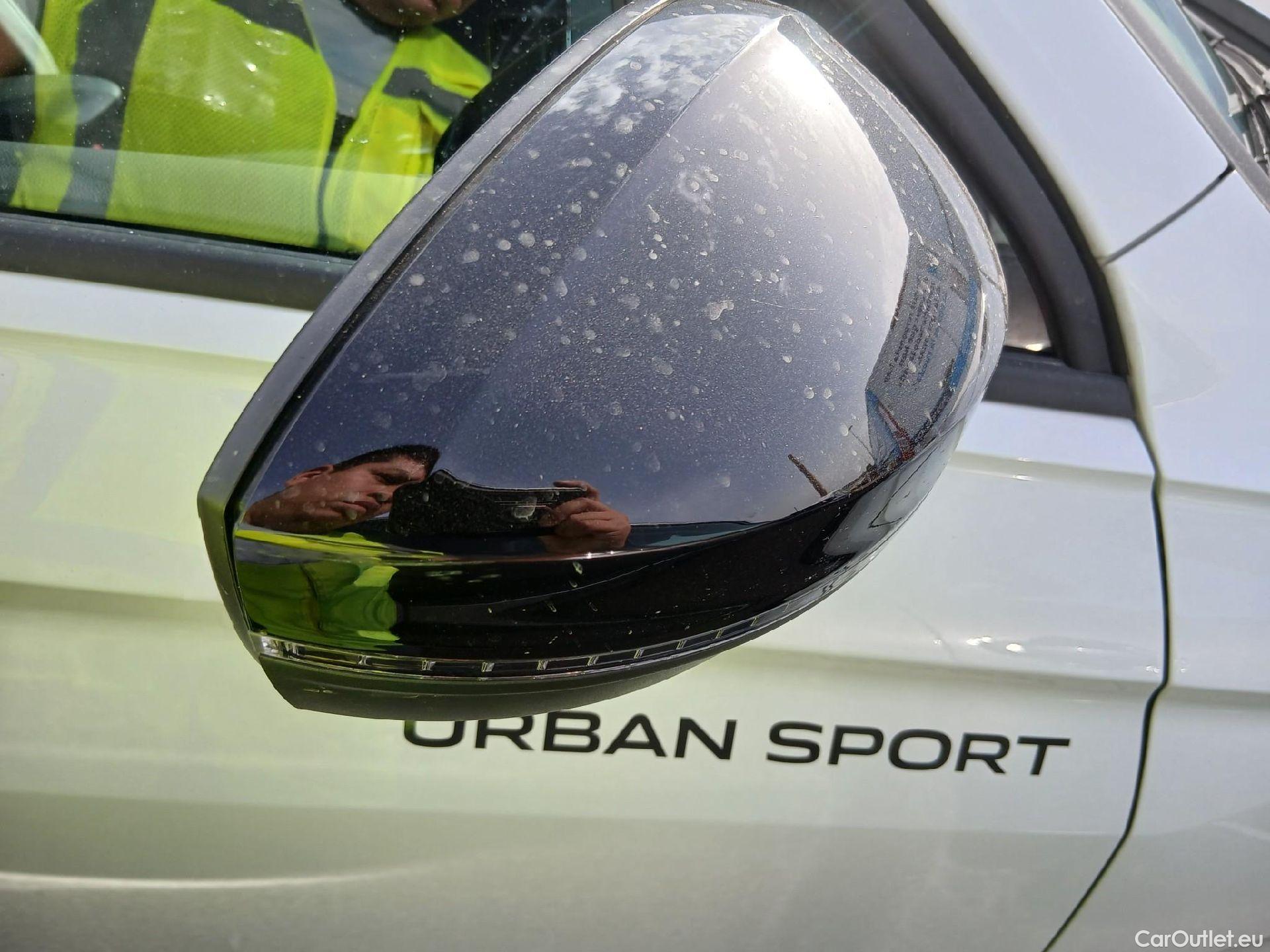  Volkswagen  Tiguan VOLKSWAGEN  / 2020 / 5P / todoterreno Urban Sport 1.5 TSI 110kW (150CV) DSG (CM) #26