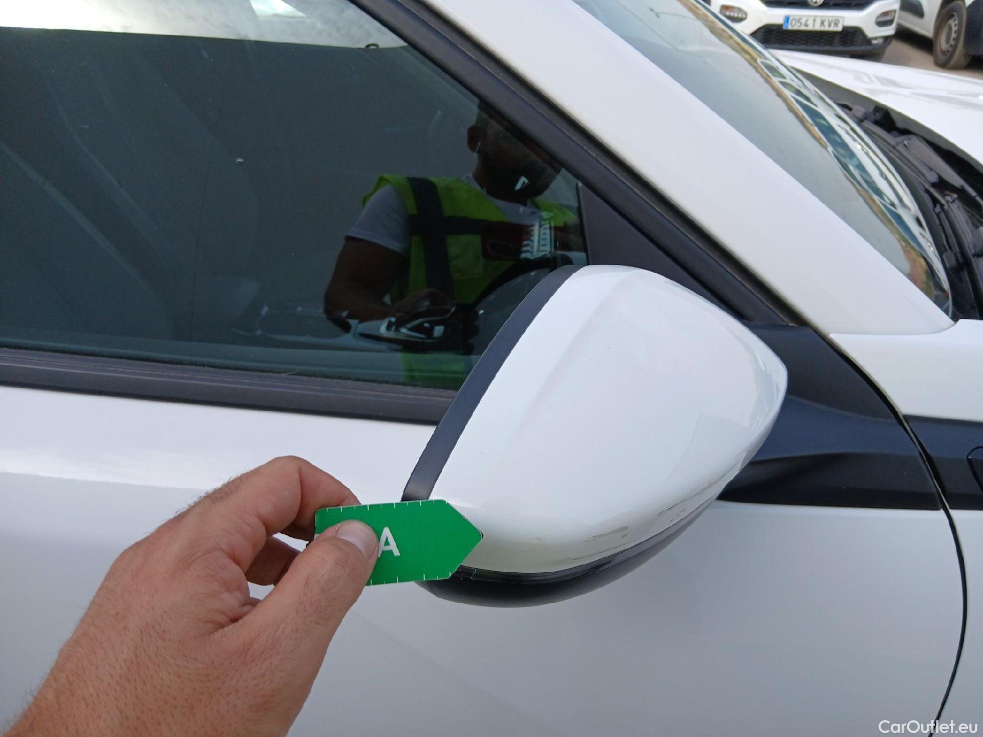  Peugeot  2008 PEUGEOT  / 2019 / 5P / todoterreno Allure Pack Puretech 130 S&S EAT8 (AC) #21