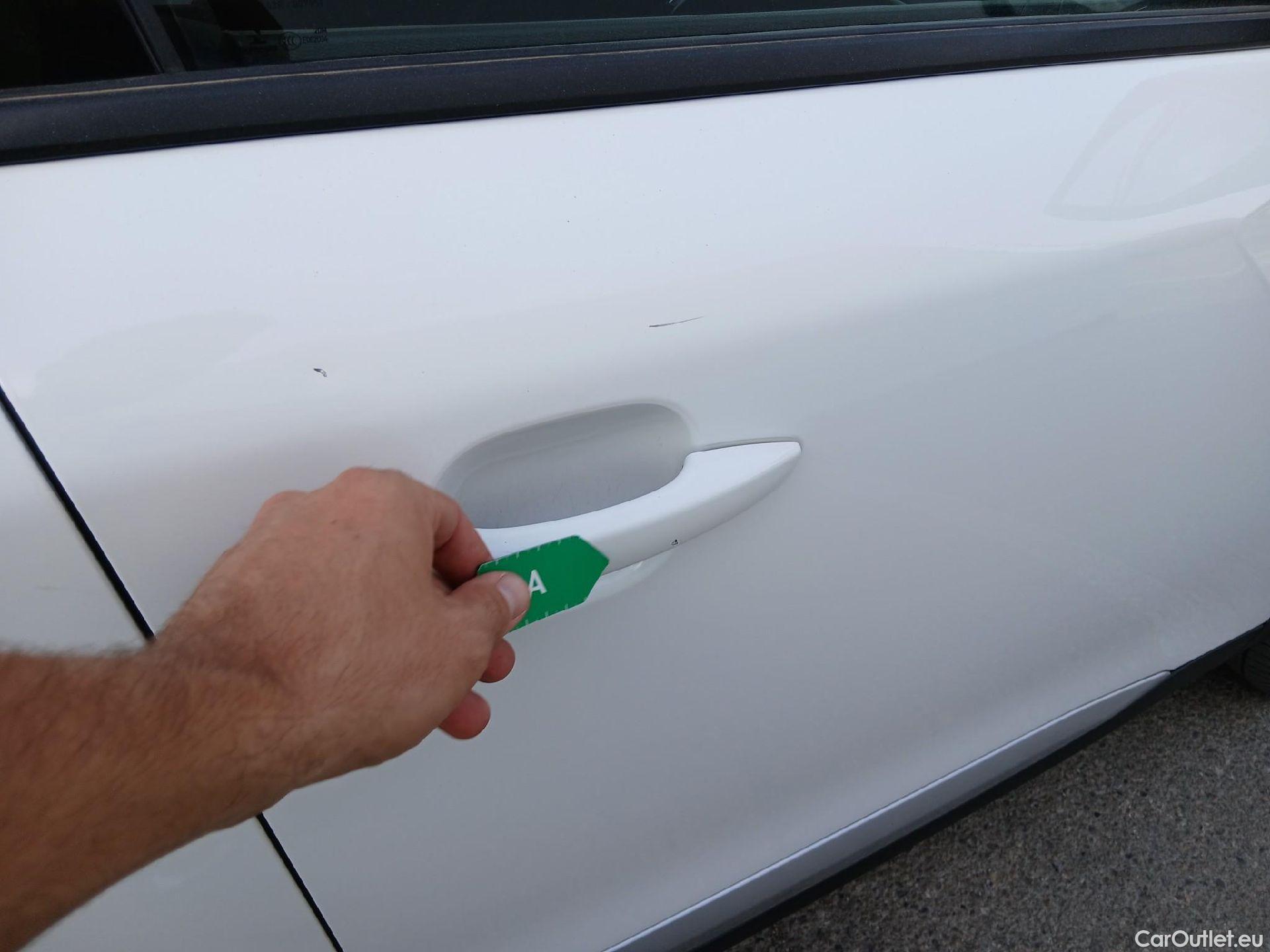  Peugeot  2008 PEUGEOT  / 2019 / 5P / todoterreno Allure Pack Puretech 130 S&S EAT8 (AC) #20