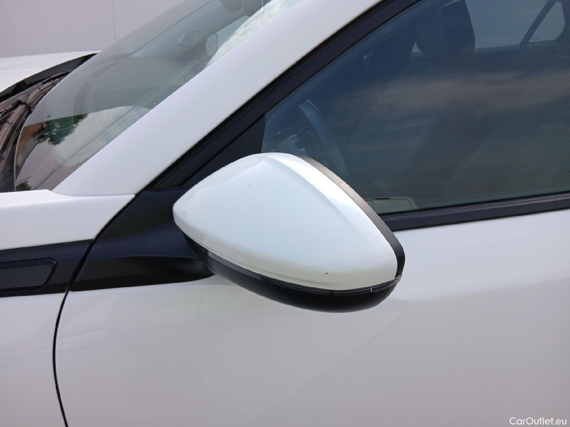  Peugeot  2008 PEUGEOT  / 2019 / 5P / todoterreno Allure Pack Puretech 130 S&S EAT8 (AC) #6