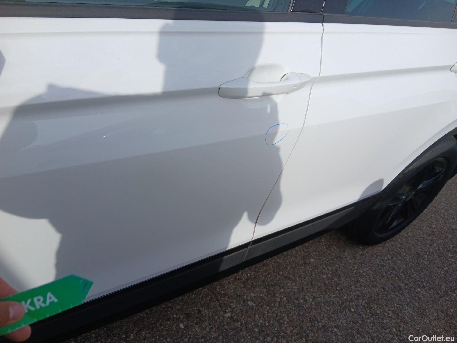  Volkswagen  Tiguan VOLKSWAGEN  / 2020 / 5P / todoterreno Urban Sport 1.5 TSI 110kW (150CV) DSG (CM) #17
