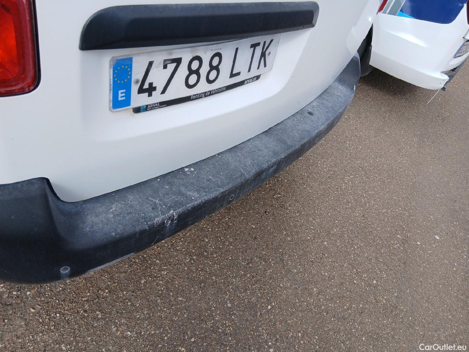  Peugeot  Expert PEUGEOT  / 2016 / 4P / furgón Furgón Premium 2.0 BlueHDi 120 Standard #26