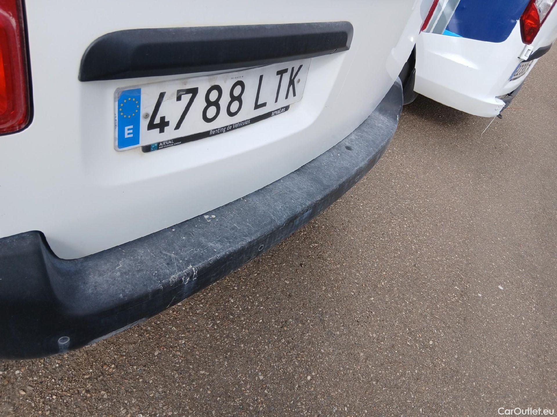  Peugeot  Expert PEUGEOT  / 2016 / 4P / furgón Furgón Premium 2.0 BlueHDi 120 Standard #27