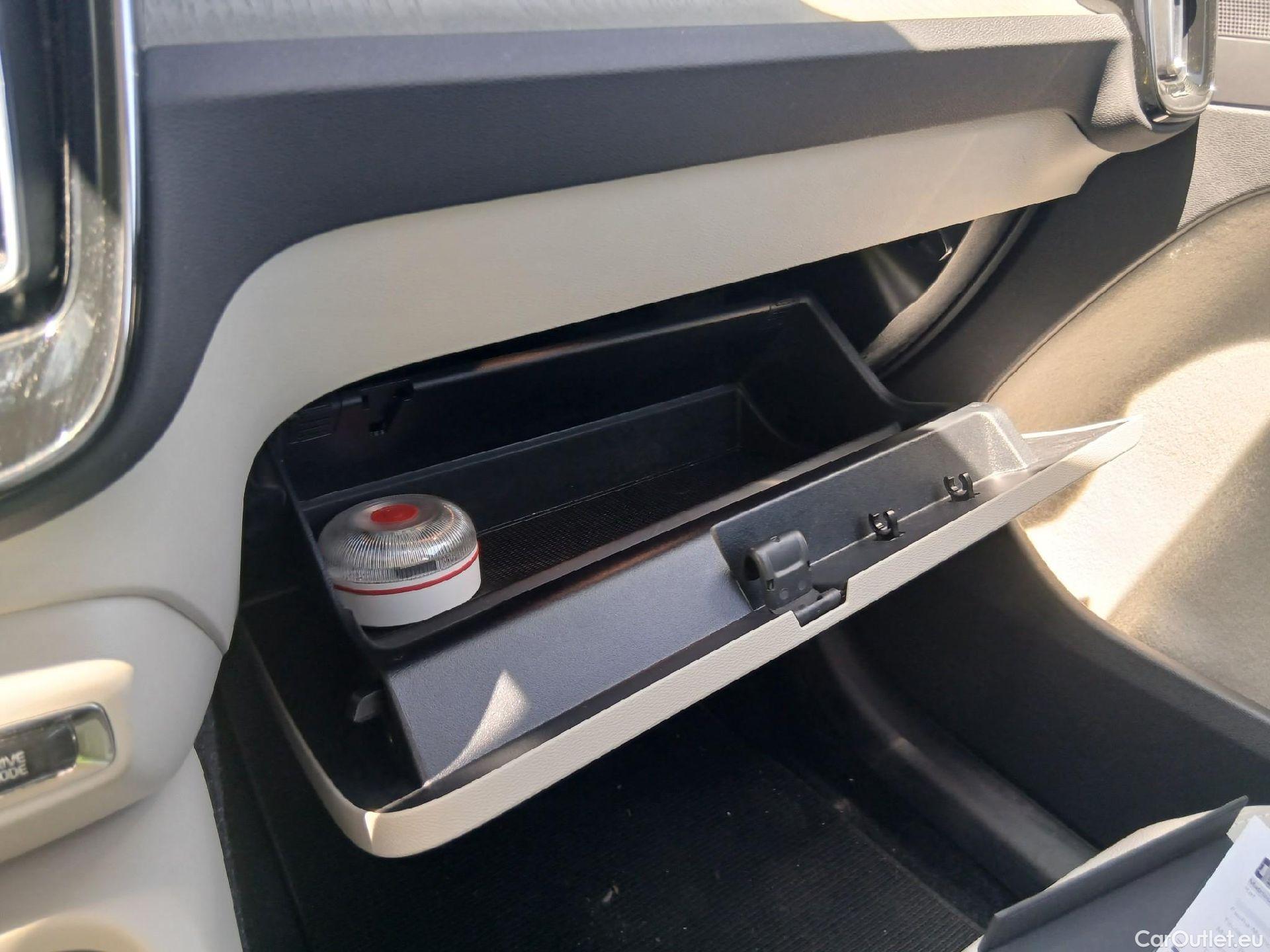  Volvo  XC 40 VOLVO XC40 / 2017 / 5P / todoterreno 1.5 T3 Inscription Auto #1